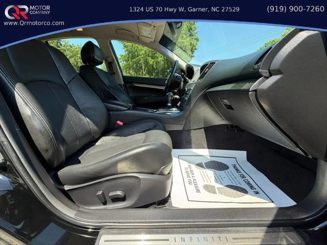 2015 INFINITI Q40 Standard
