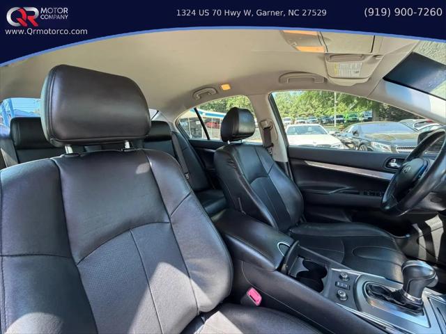 2015 INFINITI Q40 Standard