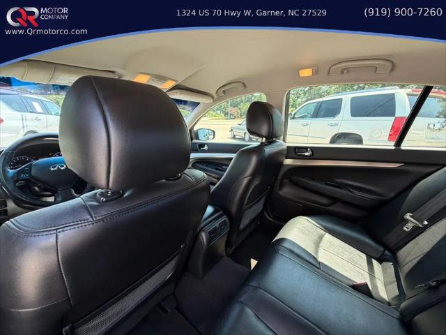 2015 INFINITI Q40 Standard