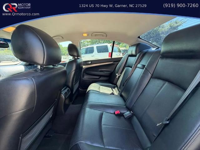 2015 INFINITI Q40 Standard