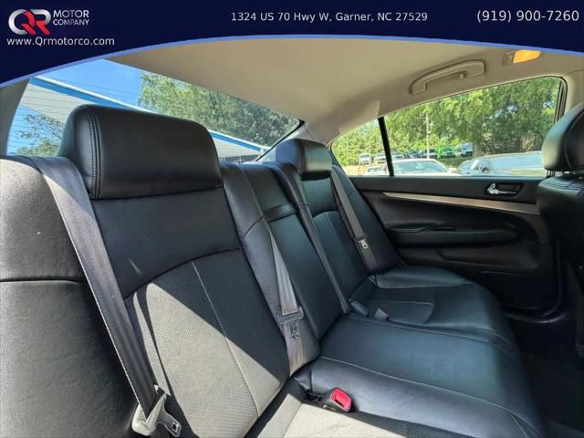 2015 INFINITI Q40 Standard