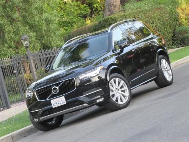 2016 Volvo XC90 T6 Momentum