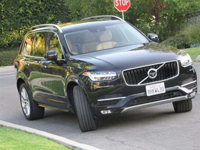 2016 Volvo XC90 T6 Momentum
