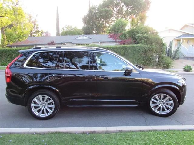 2016 Volvo XC90 T6 Momentum
