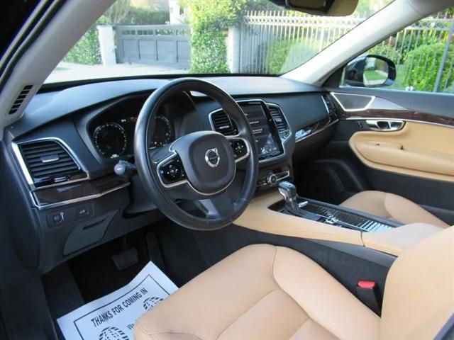2016 Volvo XC90 T6 Momentum
