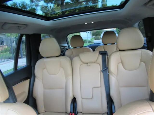 2016 Volvo XC90 T6 Momentum