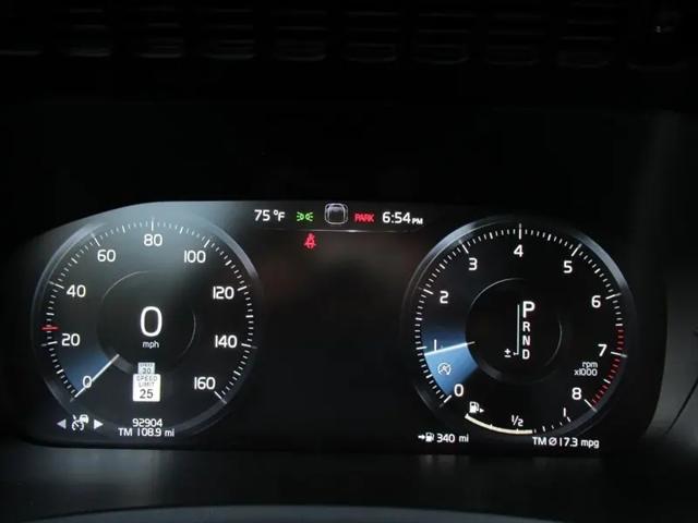 2016 Volvo XC90 T6 Momentum