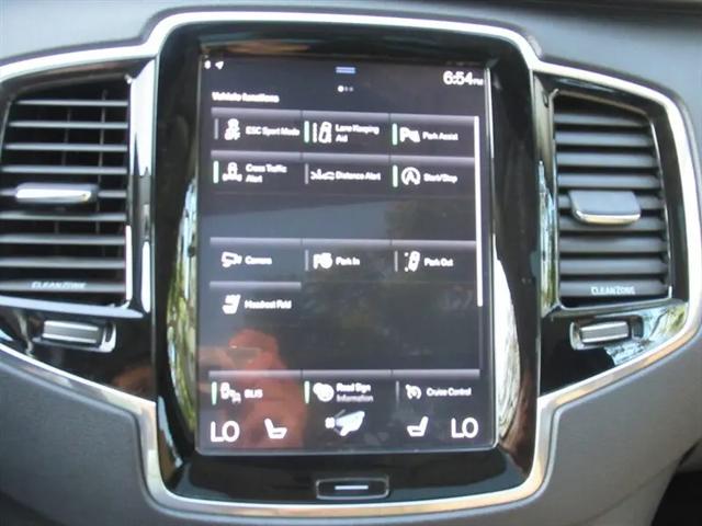 2016 Volvo XC90 T6 Momentum