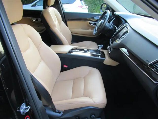 2016 Volvo XC90 T6 Momentum