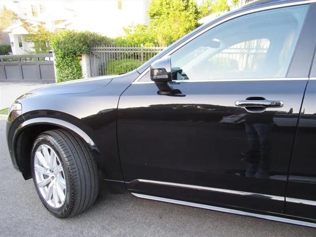 2016 Volvo XC90 T6 Momentum