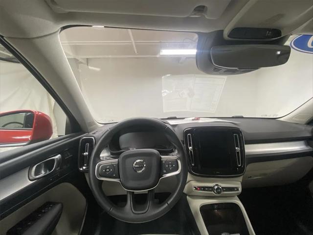 2020 Volvo XC40 T5 Momentum