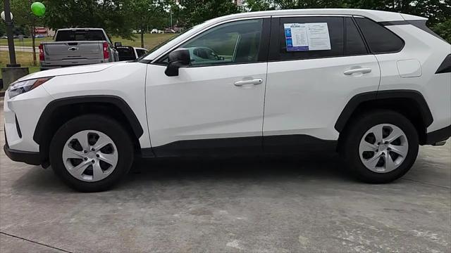 2025 Toyota RAV4 LE