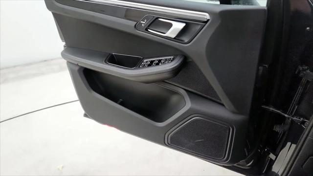 2021 Porsche Macan Macan