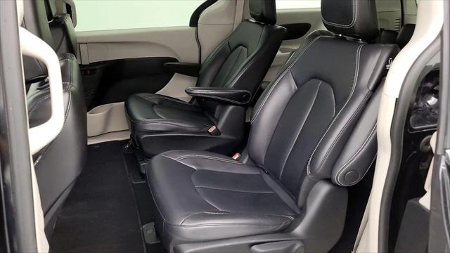 2023 Chrysler Pacifica Hybrid Touring L