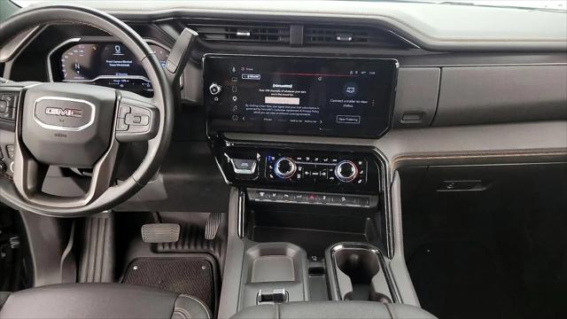 2024 GMC Sierra 2500HD 4WD Crew Cab Standard Bed AT4