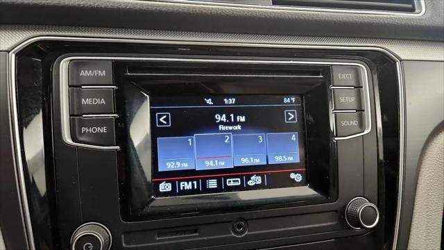2016 Volkswagen Passat 1.8T R-Line