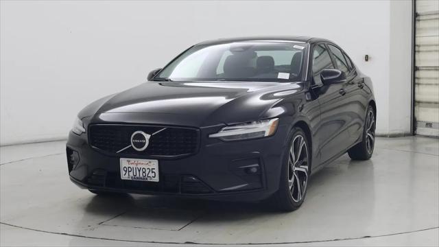 2024 Volvo S60 B5 Core Dark Theme