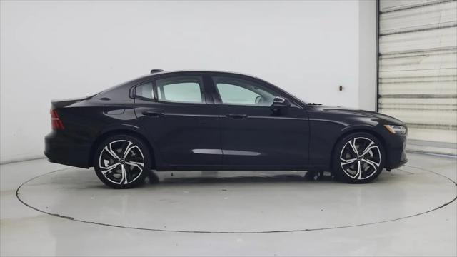 2024 Volvo S60 B5 Core Dark Theme