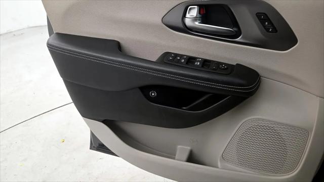 2022 Chrysler Pacifica Hybrid Touring L