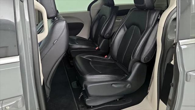 2022 Chrysler Pacifica Hybrid Touring L