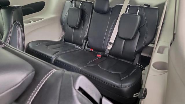 2022 Chrysler Pacifica Hybrid Touring L