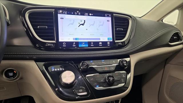 2022 Chrysler Pacifica Hybrid Touring L