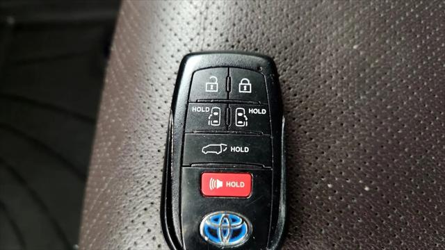 2024 Toyota Sienna Platinum