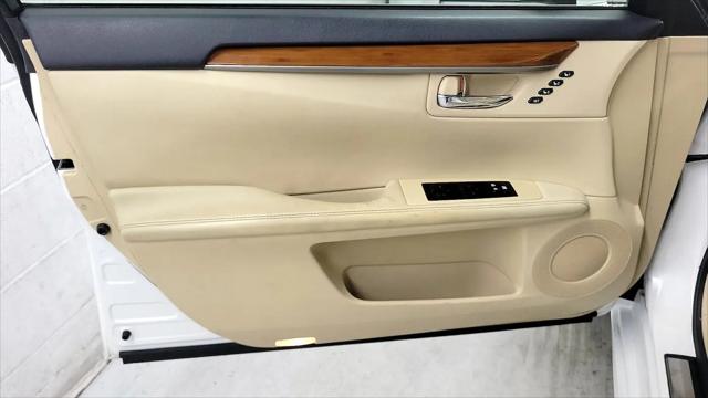2015 Lexus ES 300h ES 300h