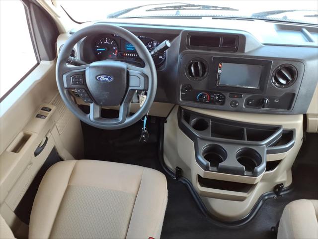 2022 Ford E-350 Cutaway E-350 SD