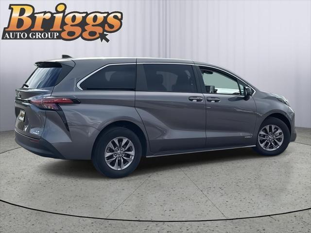 2021 Toyota Sienna LE