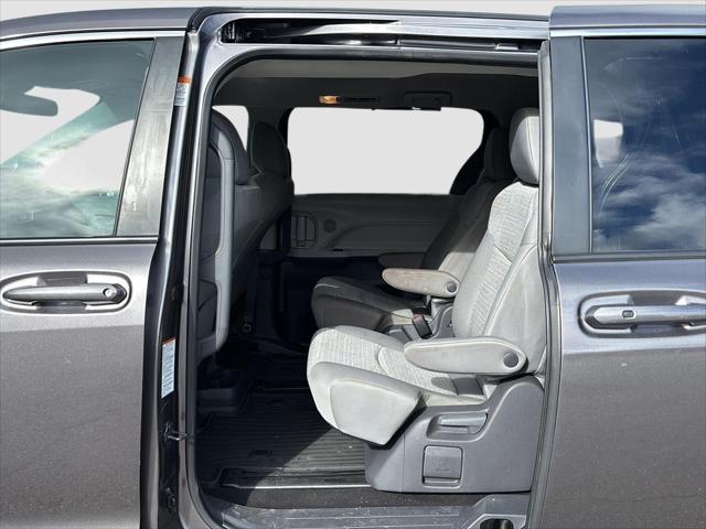 2021 Toyota Sienna LE