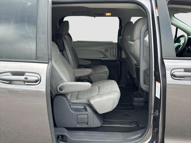 2021 Toyota Sienna LE