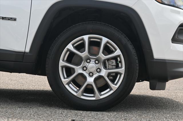 2024 Jeep Compass Latitude Lux FWD