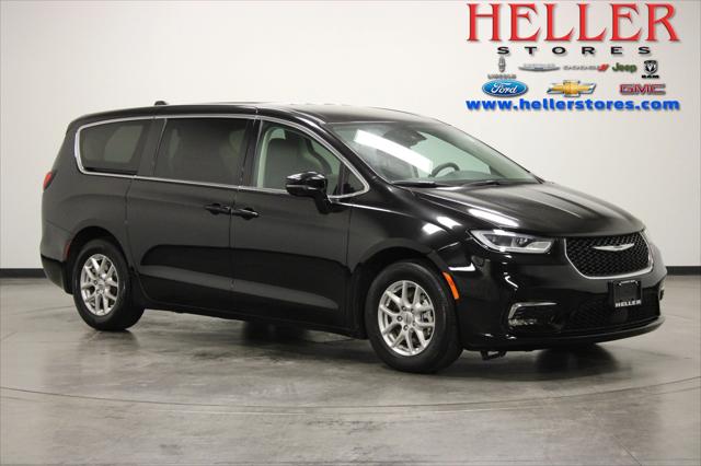 2024 Chrysler Pacifica Touring L for sale in Pontiac, IL