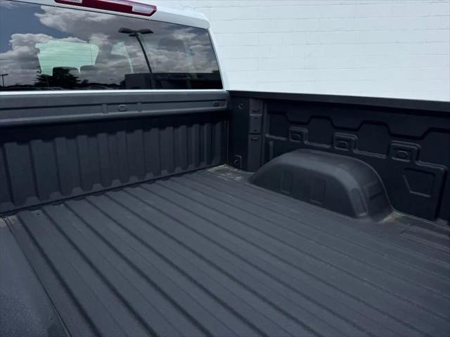 2026 Chevrolet Silverado 1500 4WD Crew Cab Short Bed Custom