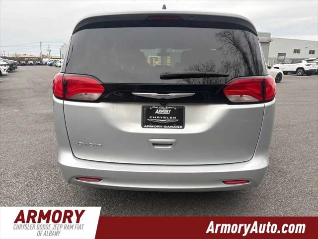 2022 Chrysler Voyager LX