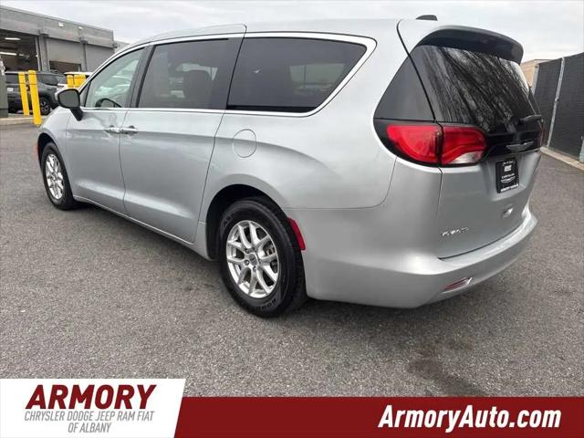 2022 Chrysler Voyager LX