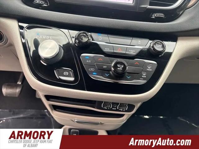 2022 Chrysler Voyager LX
