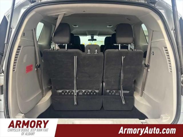 2022 Chrysler Voyager LX