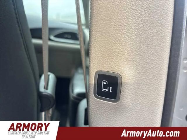 2022 Chrysler Voyager LX