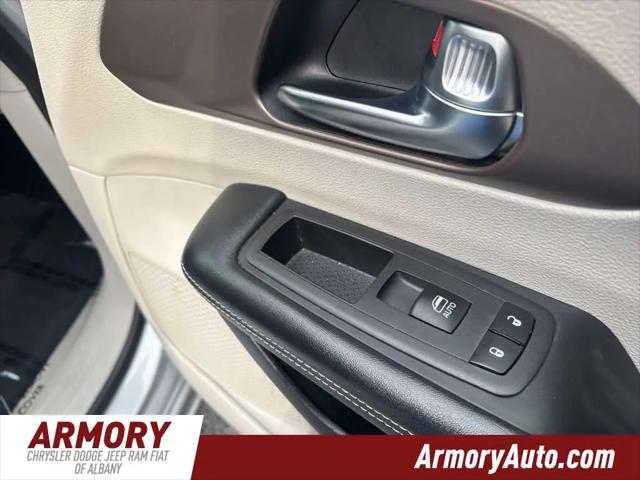 2022 Chrysler Voyager LX