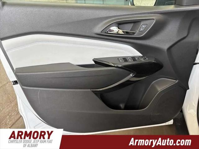 2025 Chevrolet Trax FWD LT