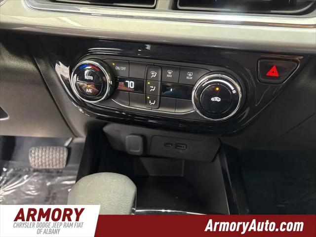 2025 Chevrolet Trax FWD LT