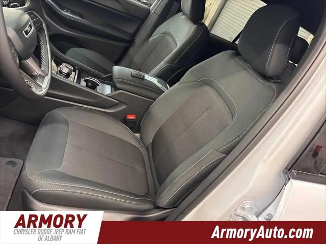 2026 Jeep Grand Cherokee Laredo 4x4