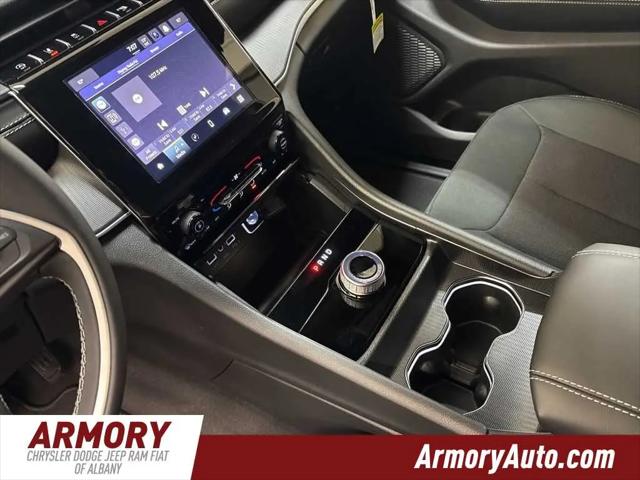 2026 Jeep Grand Cherokee Laredo 4x4