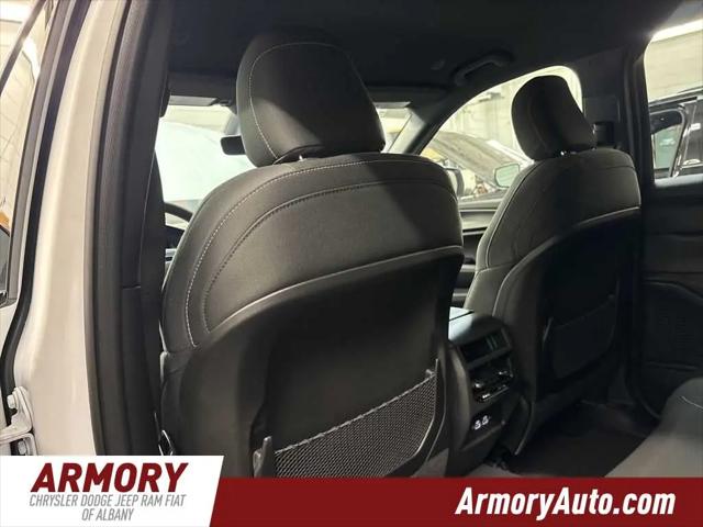 2026 Jeep Grand Cherokee Laredo 4x4