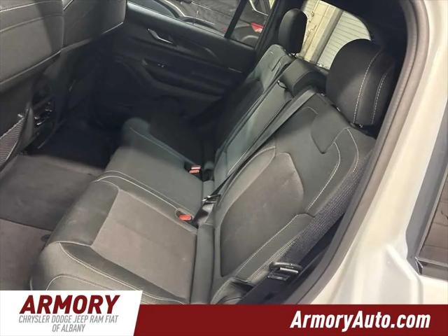 2026 Jeep Grand Cherokee Laredo 4x4