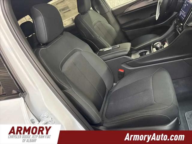 2026 Jeep Grand Cherokee Laredo 4x4