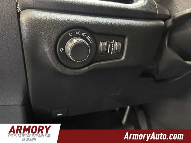 2027 Chrysler Pacifica Select AWD