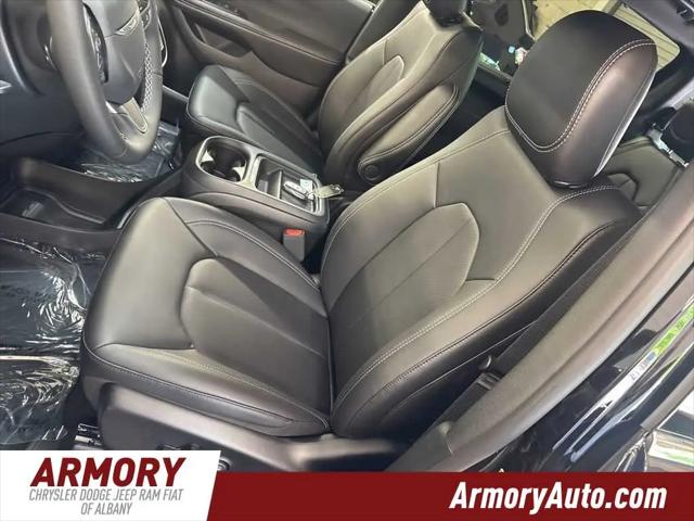 2027 Chrysler Pacifica Select AWD